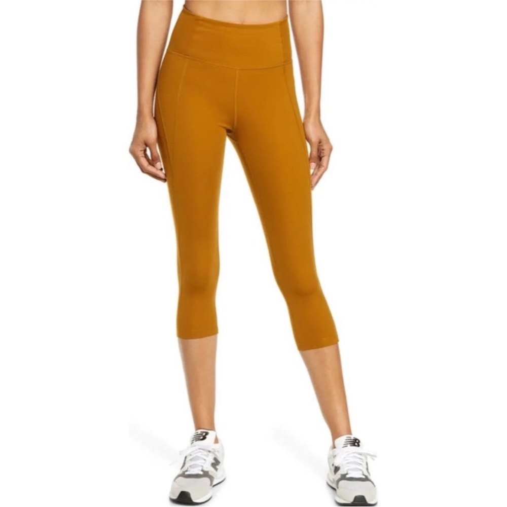 Girlfriend Collective High Waisted Capri Leggings in Mustard Size Small